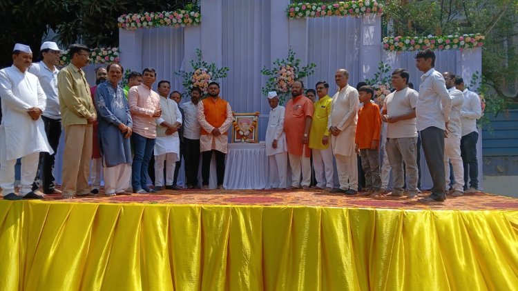 निर्मिक सोशल फाउंडेशन च्या वतीने महात्मा फुले यांना अभिवादन