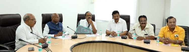 मराठा समाजातील लग्न समारंभातील खर्चावर आळा घालण्यासाठी नाशिकमध्ये संयुक्त पत्रकार परिषद