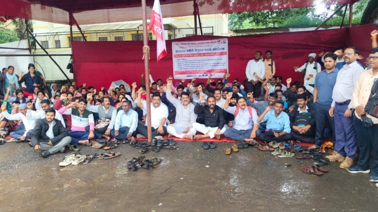 आदिवासी समाजाच्या मागण्यांसाठी बेमुदत धरणे आंदोलन