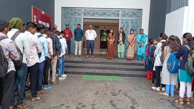 प्रथम वर्षाच्या विद्यार्थ्यांचे सिन्नर कॉलेजमध्ये गुलाबपुष्पांनी स्वागत