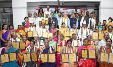 कोचिंग क्लासेस संघटनेतर्फे गांधी जयंतीदिनी कृतार्थ पुरस्कारांचे शानदार वितरण