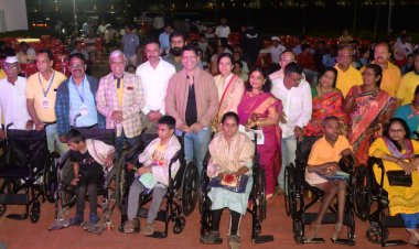 दीपक बिल्डर्स अँड डेव्हलपर्स तर्फे 300 अपंगाना साहित्य वाटप