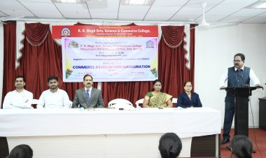 वाणिज्य शाखेत करिअरच्या अनेक संधी  -  प्राचार्य डॉ. अण्णासाहेब शिंदे यांचे प्रतिपादन