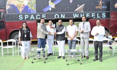 क.का.वाघ पिंपळगाव बसवंत महाविद्यालयात इस्रोची बसचे उत्साहात स्वागत