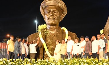 माजी खासदार समीर भुजबळ यांच्याकडून क्रांतीसुर्य महात्मा फुले यांना विनम्र अभिवादन