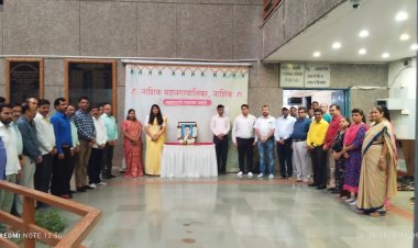 स्वातंत्र्यवीर सावरकर जयंतीनिमित्त नाशिक महापालिकेच्या वतीने राजीव गांधी भवन येथे अभिवादन.