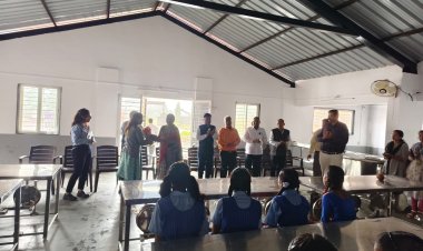 आश्रम शाळा वेलुंजे येथे बँकिंग साक्षरता कार्यक्रम उत्साहात