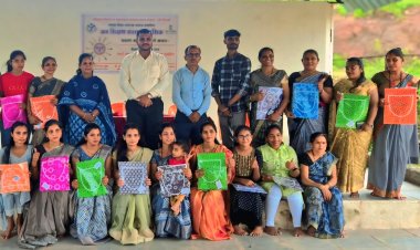 नांदगाव येथे जन शिक्षण संस्थान नासिकच्या प्रशिक्षणार्थीं बनविलेल्या  बेकरी  उत्पादनाकरिता क्लस्टर बनविण्याचा संचालक राहुल ठाकरे यांचा मानस