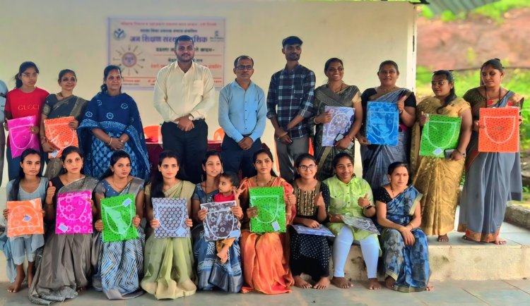 नांदगाव येथे जन शिक्षण संस्थान नासिकच्या प्रशिक्षणार्थीं बनविलेल्या बेकरी उत्पादनाकरिता क्लस्टर बनविण्याचा संचालक राहुल ठाकरे यांचा मानस