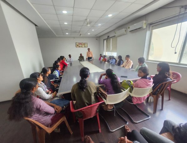 सिन्नर नगर पालिका येथे विद्यार्थ्यांची शैक्षणिक भेट