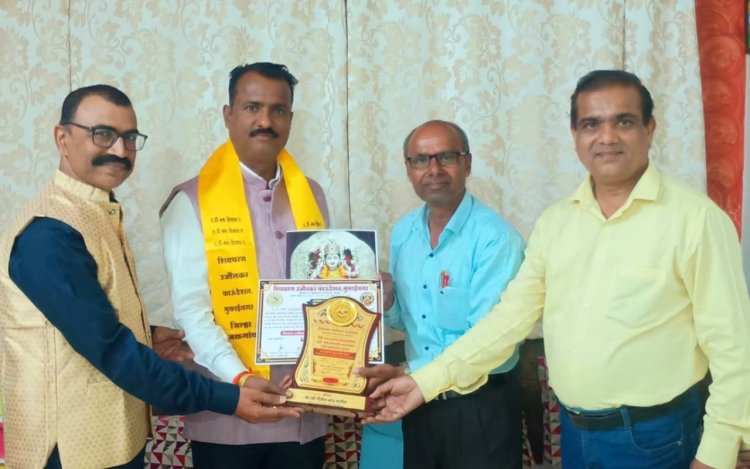 तापी पूर्णा राज्यस्तरीय आदर्श प्राध्यापक पुरस्कार डॉ. कृष्णा शहाणे यांना प्रदान