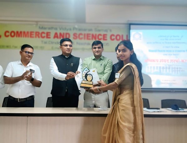 कला, वाणिज्य व विज्ञान महाविद्यालय, खेड येथे झालेल्या अभिरूप संसद कार्यशाळा स्पर्धेत  रूपाली गोळेसर  (टी वाय बी कॉम) हिने पटकावले उत्कृष्ट संसदपटू पदाचे पारितोषिक