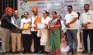 प्राचार्य डॉ. कृष्णा शहाणे यांना  हिंदुहृदय सम्राट बाळासाहेब ठाकरे स्मृती विशेष प्राध्यापक पुरस्कार प्रदान