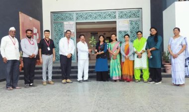 डॉ. मंगल सांगळे यांचा के. व्ही. एन. नाईक शिक्षण संस्थेच्या पदाधिकाऱ्यांकडून राज्यस्तरीय पुरस्कार जाहीर झाल्याबद्दल सत्कार!