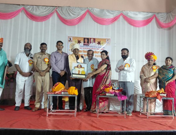 डॉ. राजेंद्र जाधव यांना  स्वातंत्र्यवीर सावरकर गौरव पुरस्कार प्रदान