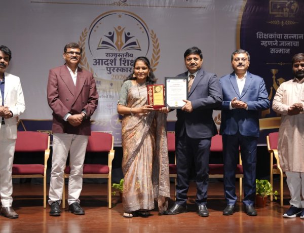 डॉ. ज्योती गायकवाड यांना 'राज्यस्तरीय आदर्श शिक्षक 2026' या पुरस्काराचे सिम्बॉयसिस कॉलेज पुणे येथे वितरण...