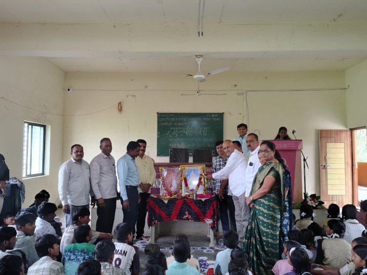 छत्रपती आश्रमशाळा डांगसौंदाणे येथे गुरुपौर्णिमा भक्तिभावाने साजरी